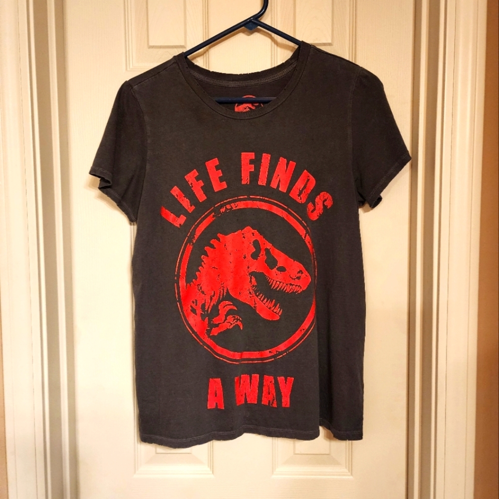 HER UNIVERSE Jurassic Park tee